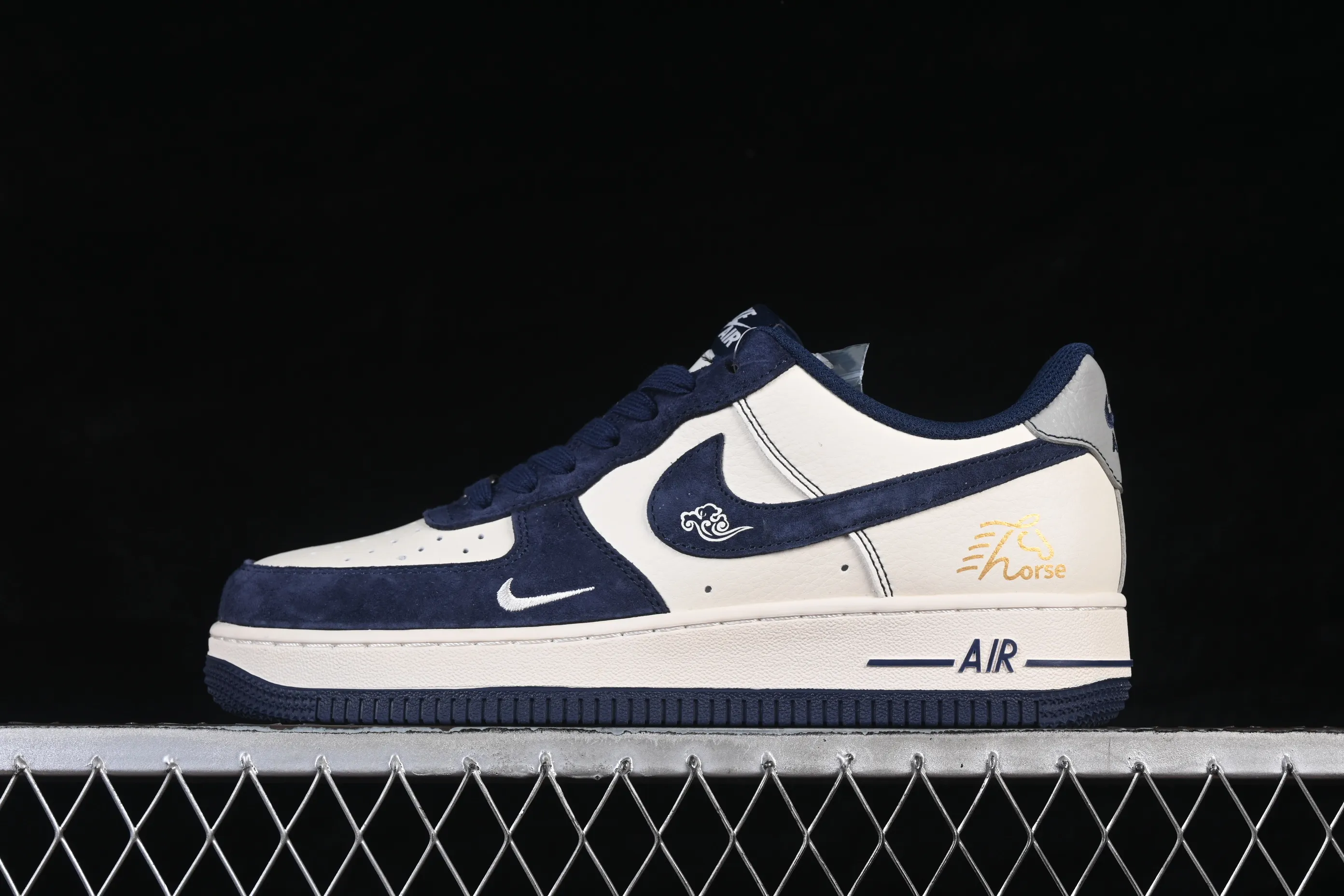 All categories Nk Air Force 1 Air Force series Nk Air Force 1 Low Air Force low-top Nike Air Force 1'07 Low Year of the Horse limited edition Navy blue Prancing Horse Air Force 1 low-top casual sneakers XD0028-013
